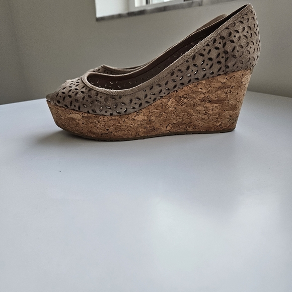 Jimmy Choo Tan Suede Lazer Cut Cork Flatform Shoes - Picture 2 of 8